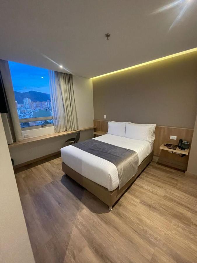 Em Hotel Corferias Embajada Americana Богота Экстерьер фото